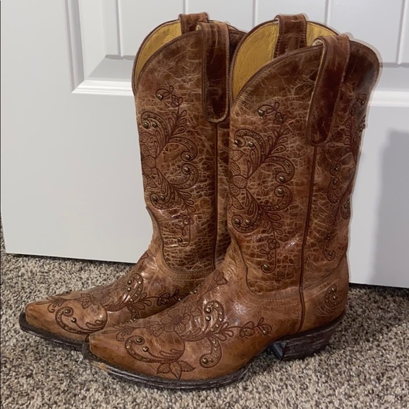 Boots - Picture 2 of 8